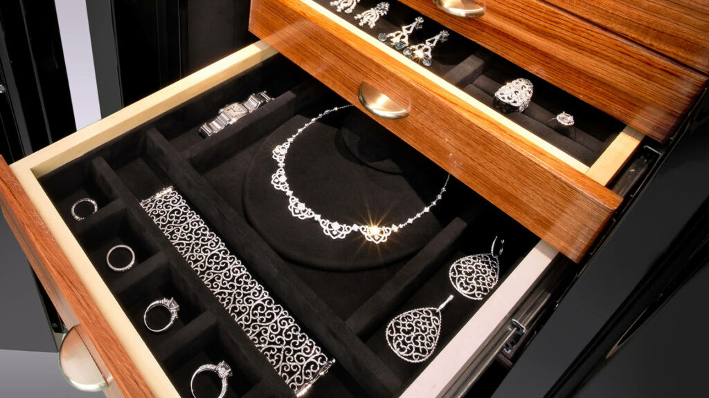 creative Ideas to store jewelry in a drawer 
