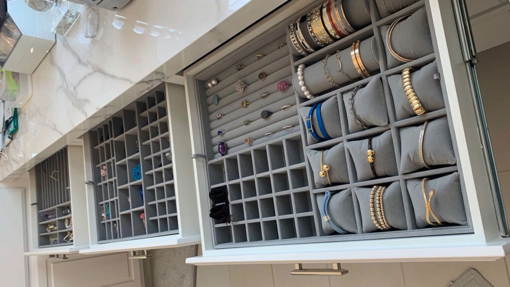 The Benefits of Organizing Your Jewelry in a Drawer