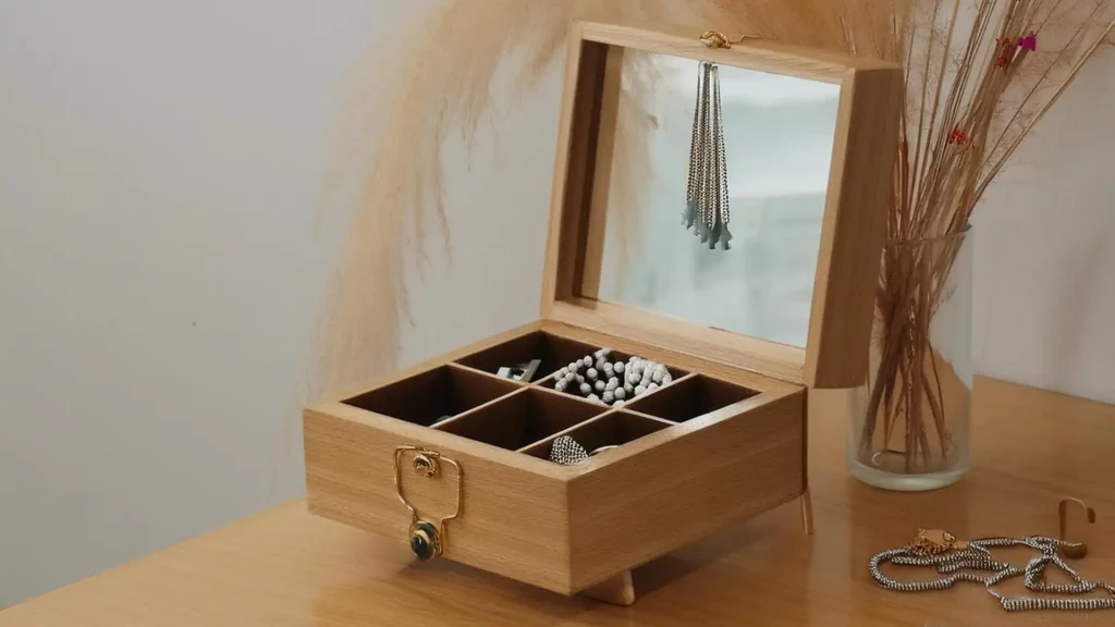Natural beauty of a wooden Jewelry Box Oh Precious